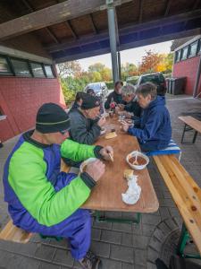 Korrektur: Beim Futtern 1